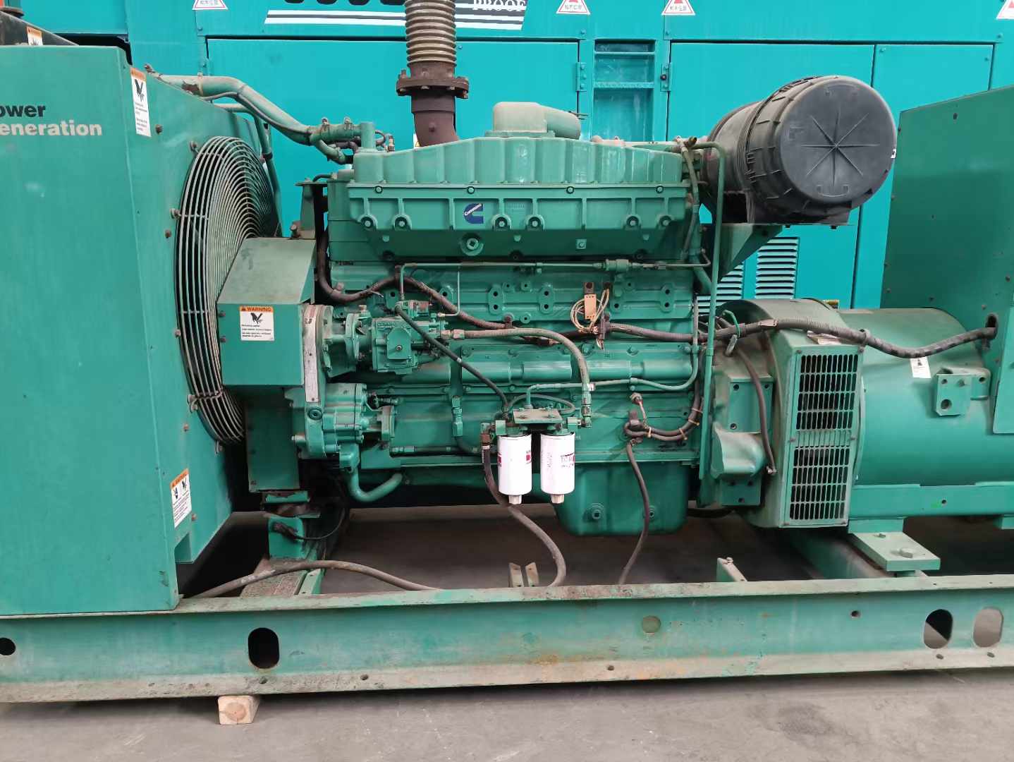 呈贡过载会对 600kW 柴油发电机组造成哪些损害？